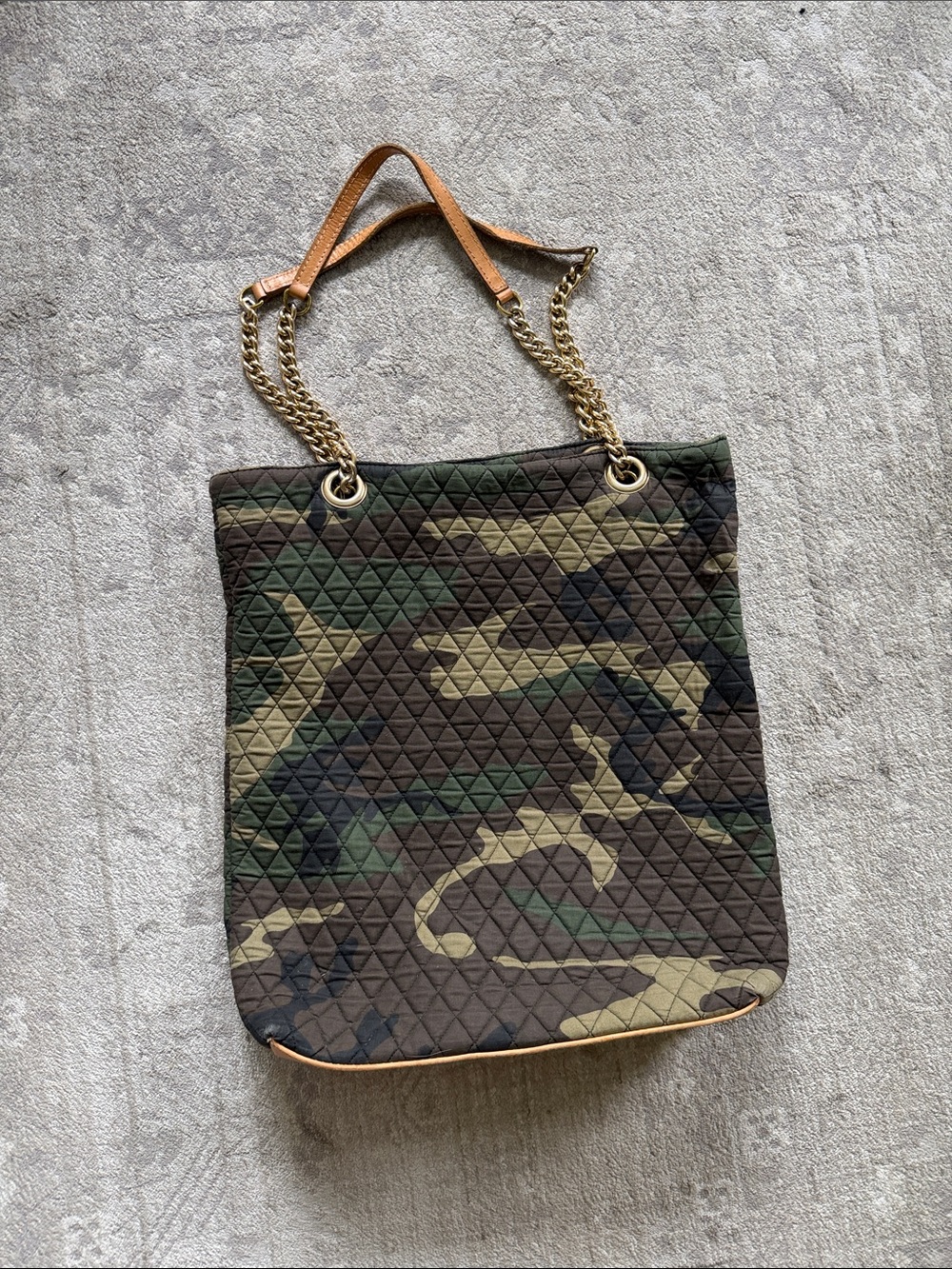 Quilted camo tote